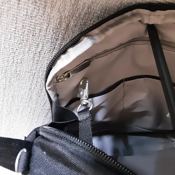 Travelon Black Anti-Theft Classic Crossbody Bag - Picture 11 of 13